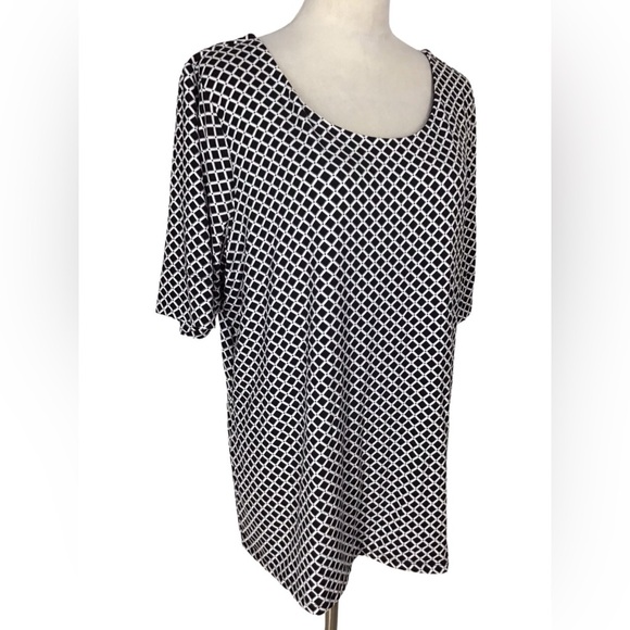 Chico’s Black White Geometric Stretchy Short Sleeve Blouse Size 3 =XL - Picture 3 of 6